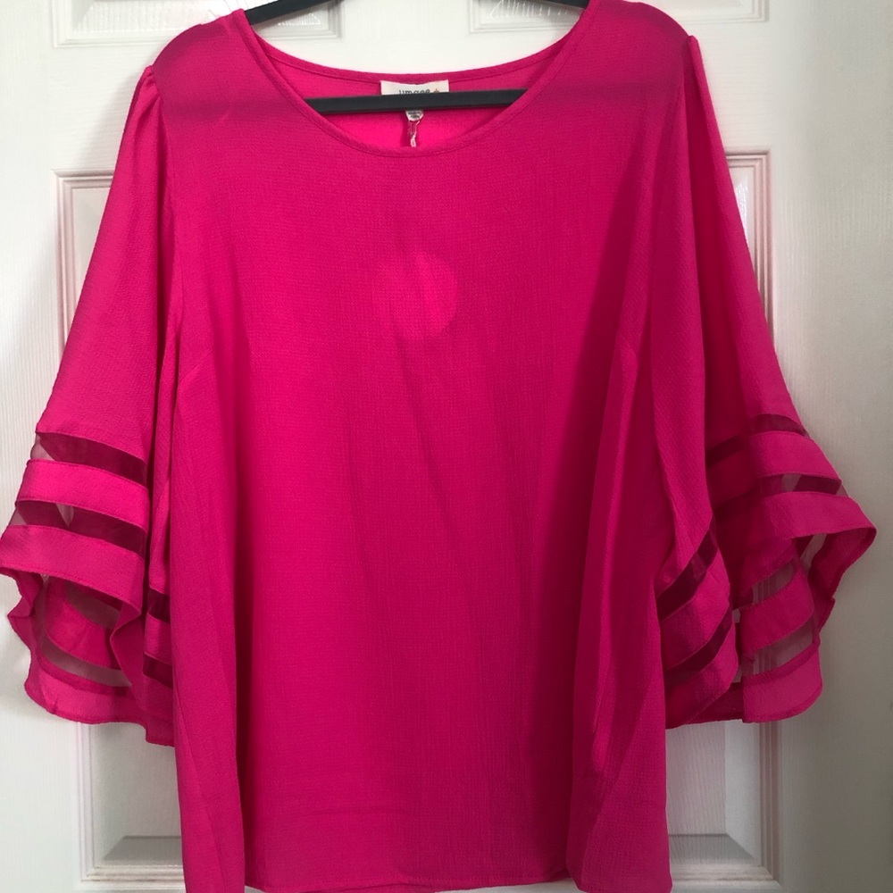 Umgee NWT 1X bright fuchsia top